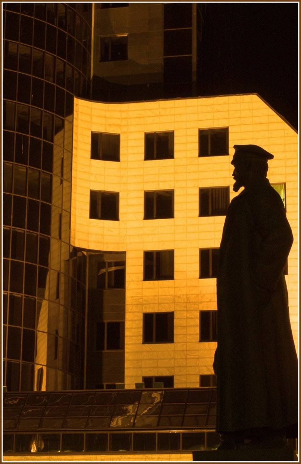 Дзержинский. Автор: Азат город, ночь, Азат