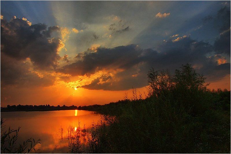 Закат над озеромphoto preview