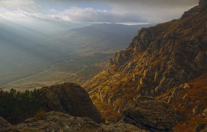 горы, растения, деревья, камни, крым, красота, природа, пейзаж, небо, облака, лучи, свет, Все тот-же Демирджи. фото превью