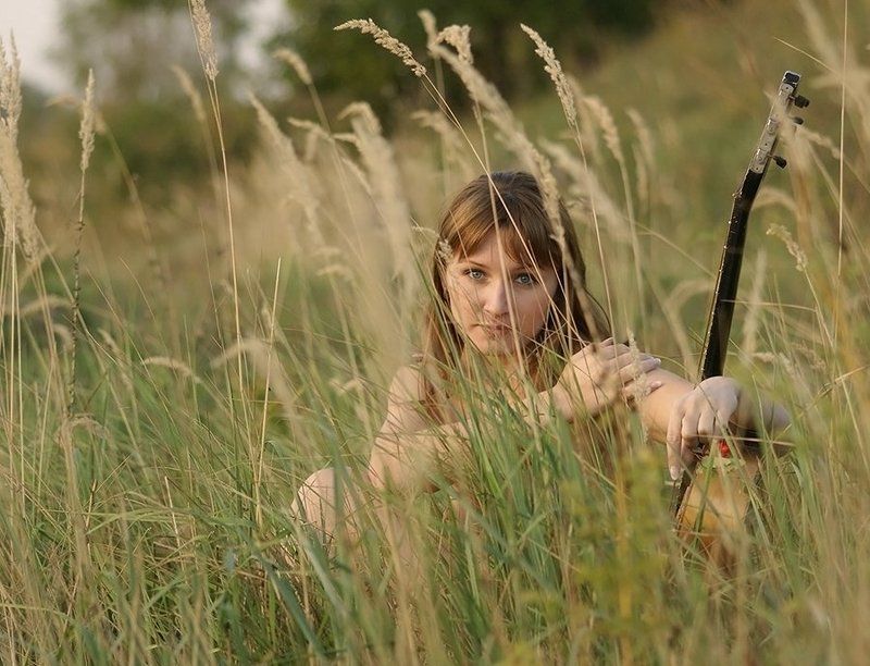 девушка, осень,природа, рябина, Высокая трава...photo preview