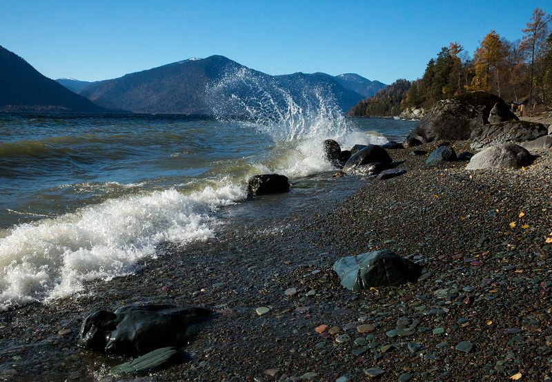 Осенний шторм Телецкого озера.photo preview