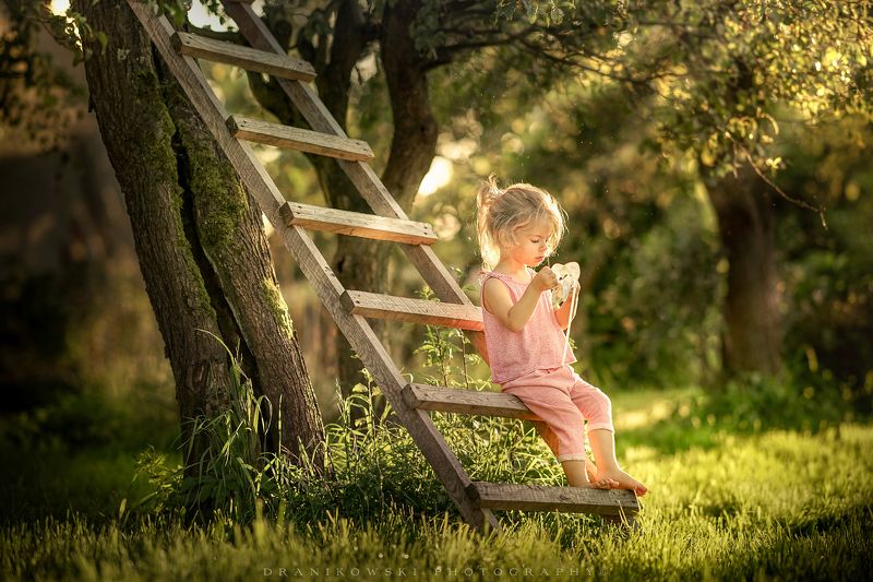 на, лестнице, sun, cute, sweet, green, girl, ledder, bokeh, tree, trees, garden на лестницеphoto preview