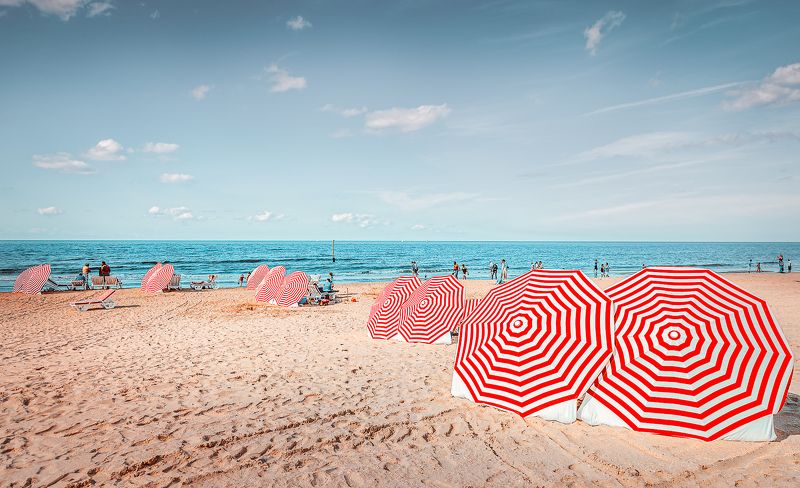 пляж, море, ветер, зонты, песок, бельгия, де панн *Против ветра*photo preview