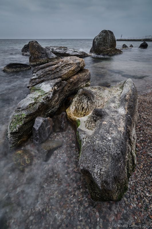 осень, море, камни, камень, серый, берег, морской берег, пляж, пасмурный, широкий угол, длинная выдержка Морской черепphoto preview