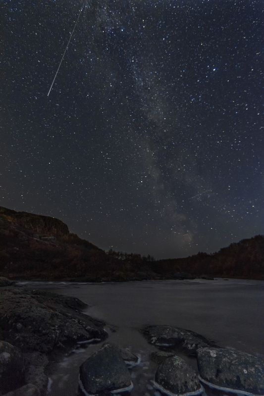 комета  и млечный путьphoto preview