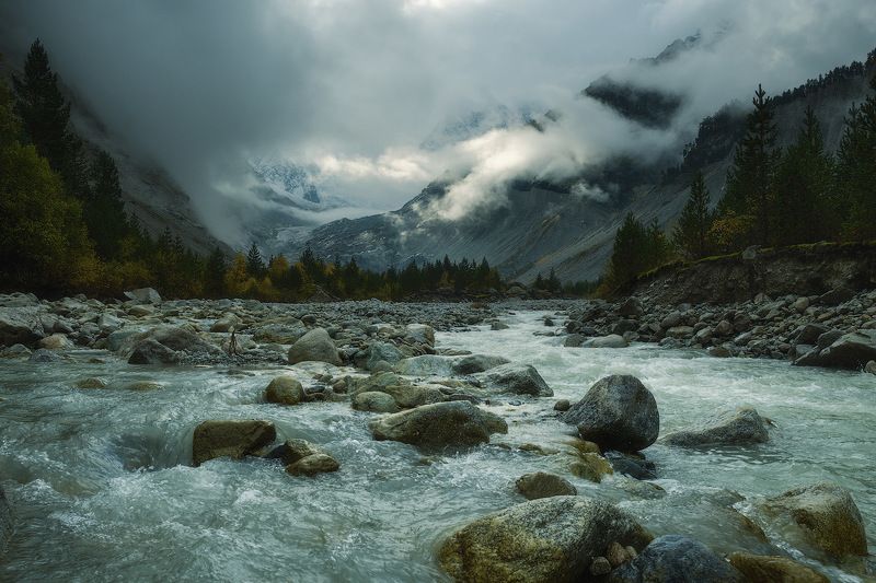 россия, кавказ, северная осетия, горы, ущелье, дигория, рассвет, сумерки, природа, хребет, скалы, небо, река, ледник, туман, облака Туманное утроphoto preview