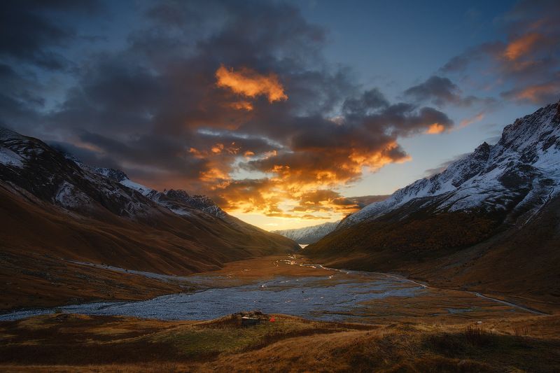 россия, кавказ, северная осетия, горы, ущелье, дигория, рассвет, сумерки, природа, хребет, скалы, небо, река, ледник, болото Небесный взрывphoto preview