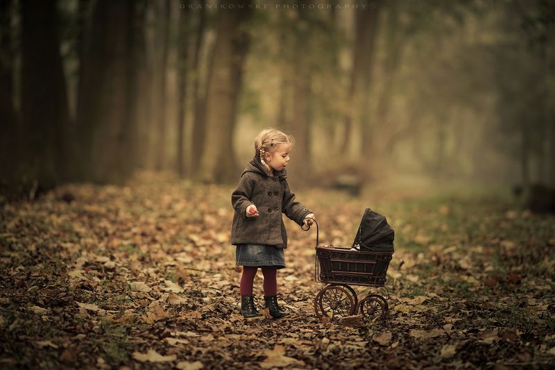 осенняя, колыбельная, autumn, lullaby, girl, cute, sweet, park, trees, leafs, foggy, mist, jesien осенняя колыбельнаяphoto preview