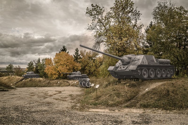 мемориал, Харьков, танк, т-34, ИС-2, боевая слава, СУ-85 Рядом с историей, политика - не более чем анекдотphoto preview