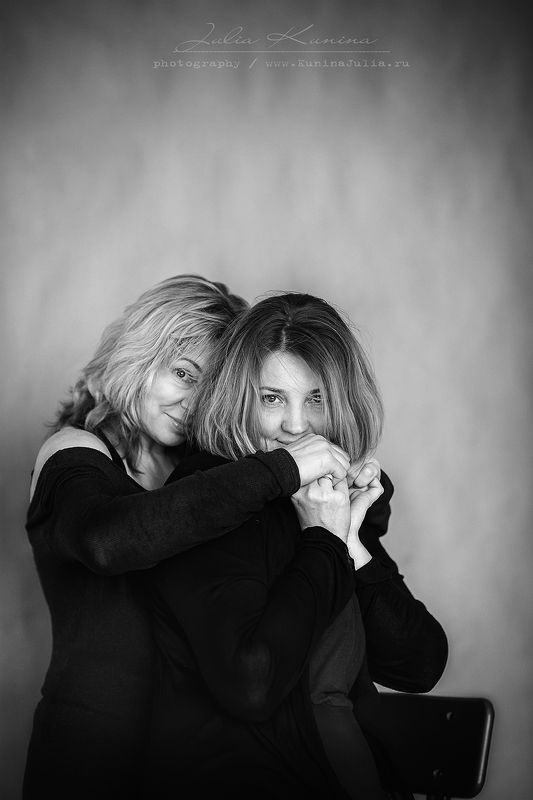 семейная фотосъемка, сестры,черно-белое, портрет, Сестрыphoto preview