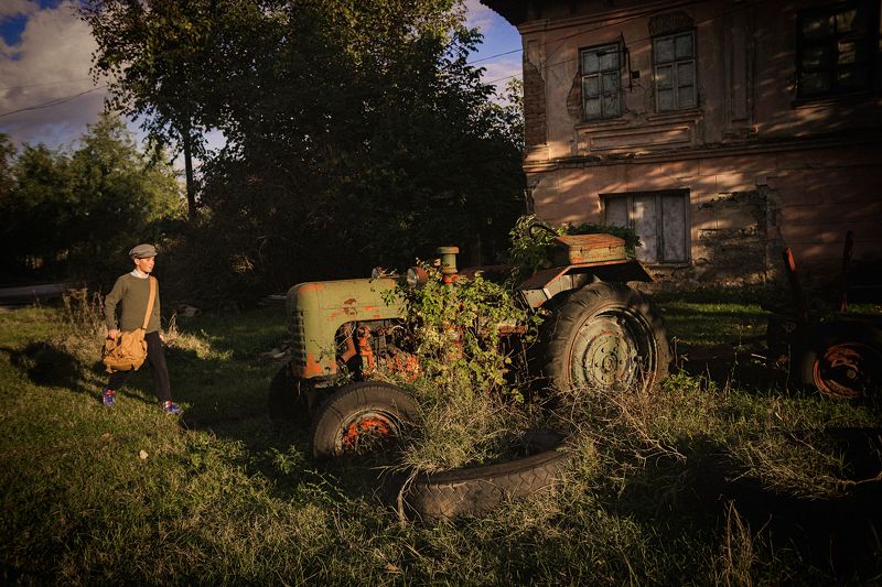 Рассказ о том, как маленький тракторист и пожилой ДТ 20 не поладилиphoto preview