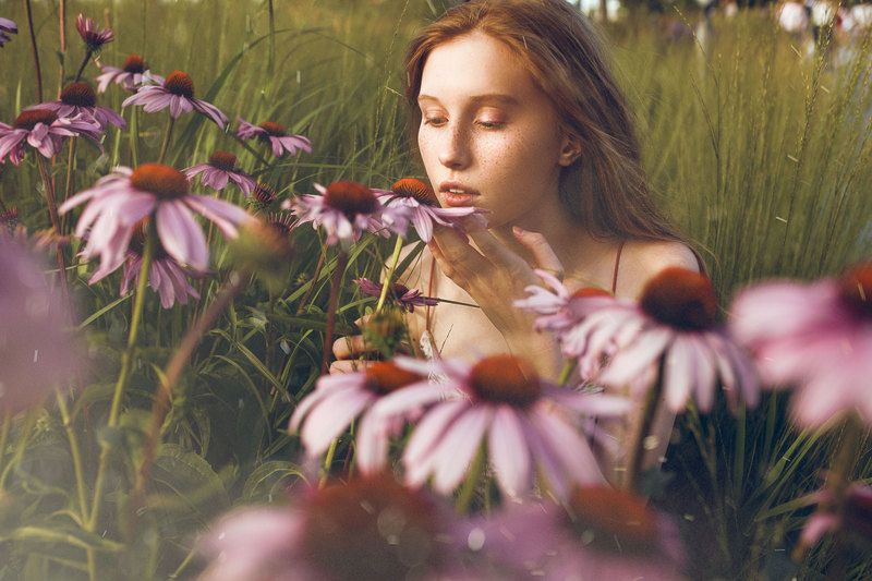 цветы, девушка,рыжая, волосы, глаза,  жанр, портрет, вдохновение, история, веснушки,  illusion, beautiful, woman, portraiture, art, face photo preview