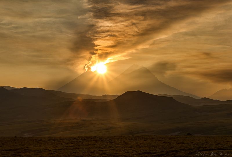 камчатка, вулкан, утро, рассвет, солнце, извержение, природа, пейзаж Вулканический рассветphoto preview