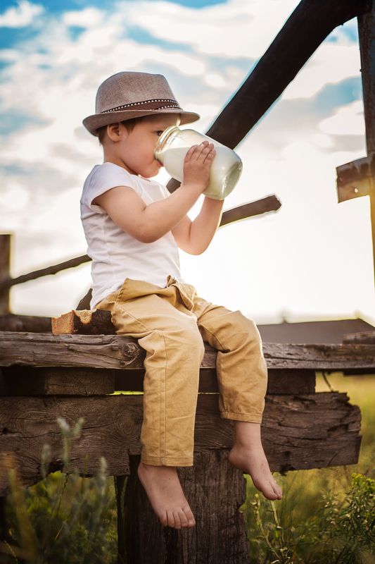 Глоток молокаphoto preview