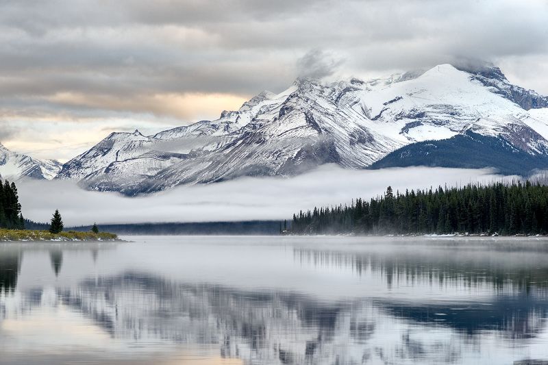 Канада, Скалистые горы, Джаспер, озеро, пейзаж Утро в горахphoto preview