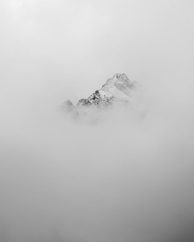 россия, кавказ, северная осетия, горы, ущелье, дигория, рассвет, сумерки, природа, хребет, скалы, небо, река, ледник, туман, облакака Горный минимализмphoto preview