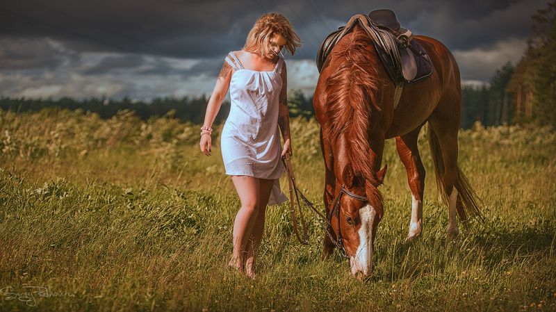 конь, девушка, конюшня, гроза, деревня, рехов, сергейрехов Перед грозойphoto preview