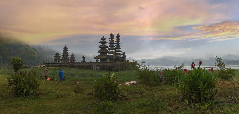 Озеро Тамбилинган. Остров Бали.photo preview