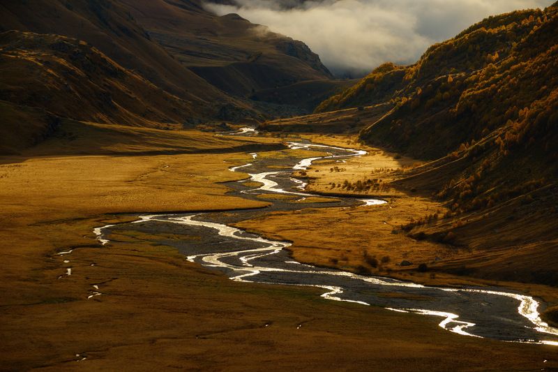 россия, кавказ, северная осетия, горы, ущелье, дигория, рассвет, сумерки, природа, хребет, скалы, небо, река, ледник, болото Сказочная долинаphoto preview
