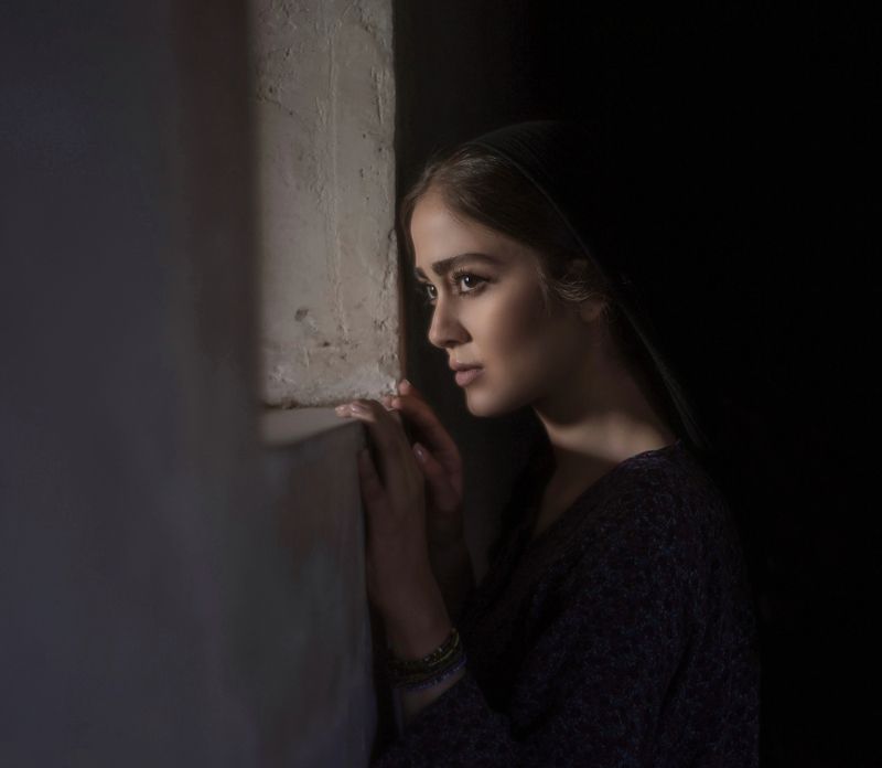 portrait, dark-portrait, natural-light, scenes , beauty Expectationphoto preview