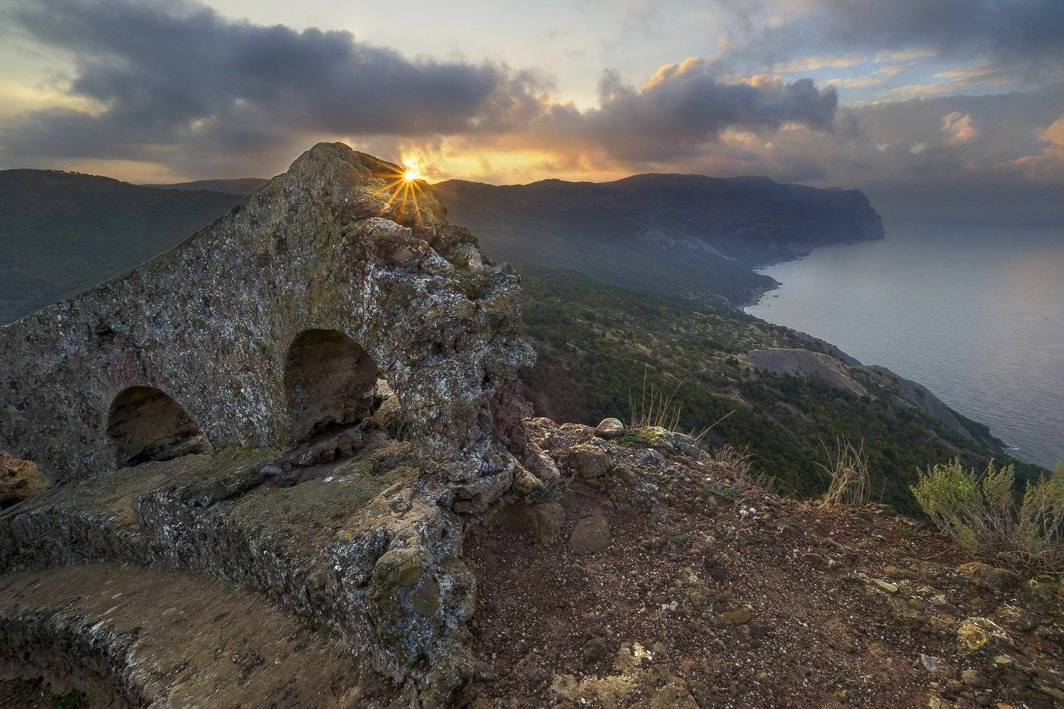 Чудеса исторических рассветов. Автор: Владимир Карпухин крым crimea черноеморе утро осень балаклава айя бочкасмерти октябрь севастополь, Владимир Карпухин
