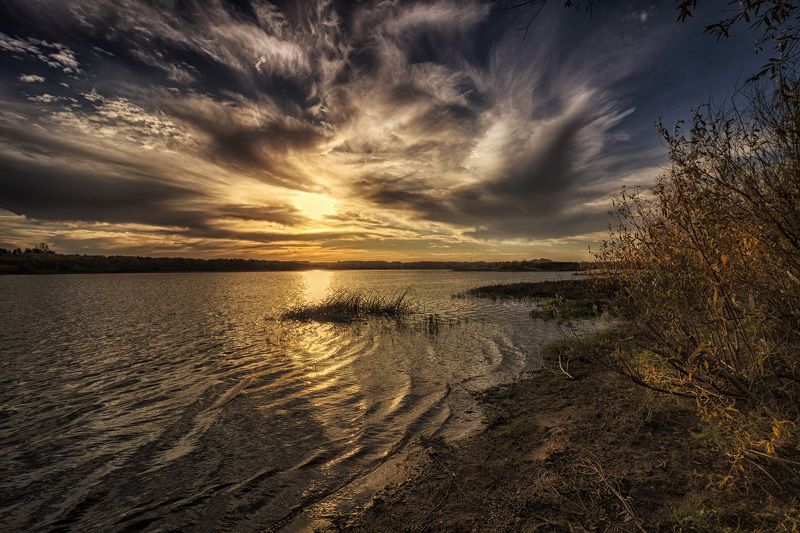 закат, осень, река, небо, облака, отражение, солнце Закат взволнованного неба 2photo preview