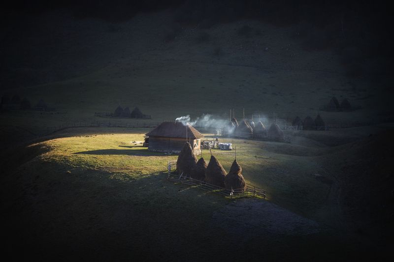 #romania #landscape #fairytale #magic_place #travelphotography #places #sunrise #village #adventure Там где время остонавливается.photo preview