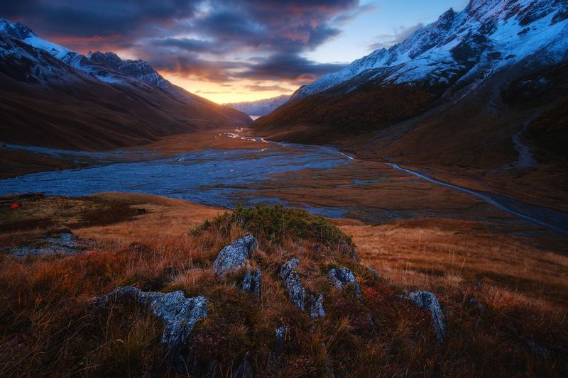 россия, кавказ, северная осетия, горы, ущелье, дигория, рассвет, сумерки, природа, хребет, скалы, небо, река, ледник, болото Осенняя Дигорияphoto preview