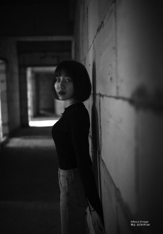 portrait  人像 私房 约拍 lonely with the wall photo preview