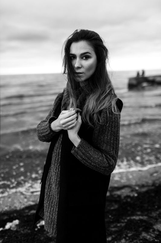sea, girl, wind, weather, beauty, black and white, hair, beach Jenya Zzzzzzzzzzphoto preview