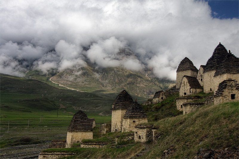 даргавс, осетия, родовой склеп, город мертвых, кавказ, горы Даргавсphoto preview
