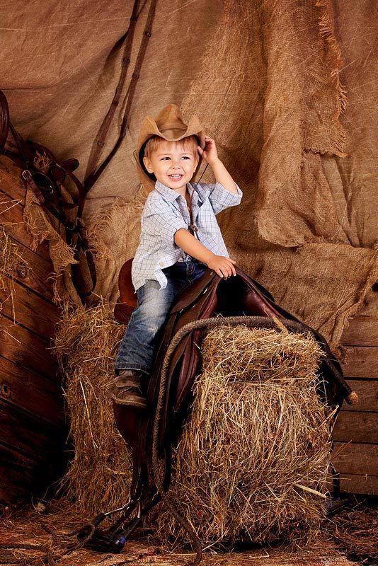 мальчик,дети,сено,седло маленький наездникphoto preview