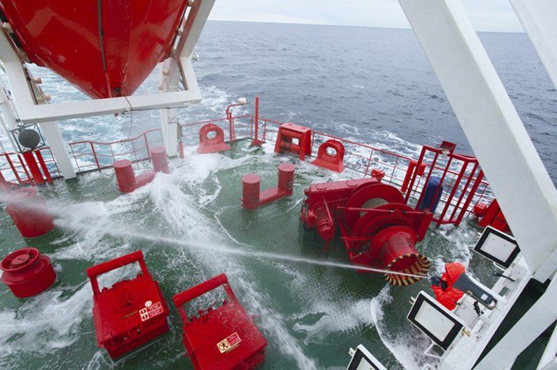 надежда, карское море, вода Палуба тоже моетсяphoto preview