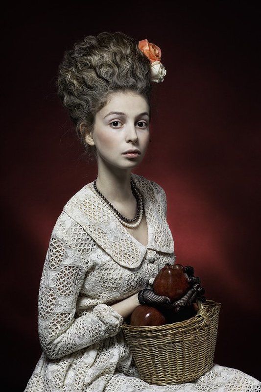 painting Девушка с яблокамиphoto preview