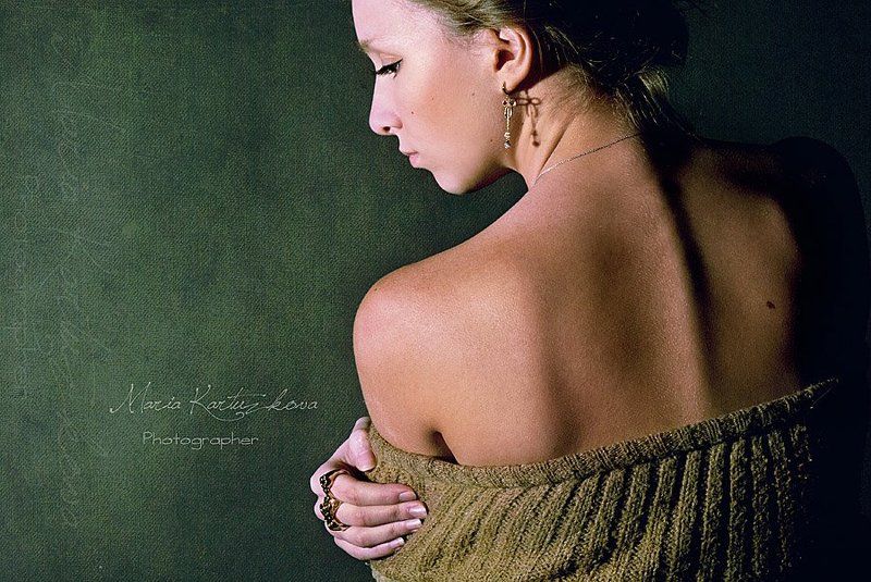 Спина так замерзла, где печки стена? Прильнуть бы, застыть и забыться. Надеяться бы, без надежды нельзя,- Так просто тепло не приснится.....photo preview