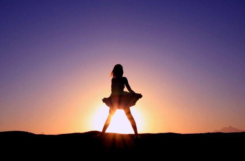 девочка, солнце Девочка и солнце фото превью