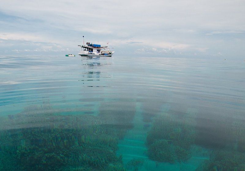 море, штиль Полденьphoto preview