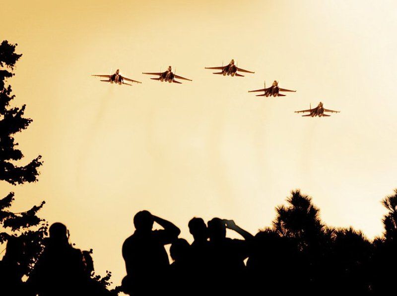 самолёты, город, монохром \