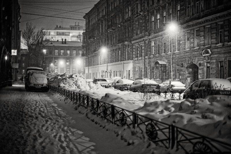 город, россия, санкт-петербург, зима, снег, метель, ночь, фонарь, улица, дом, здание, архитектура, центр, автомобиль, сугроб Метель на ночных улицахphoto preview