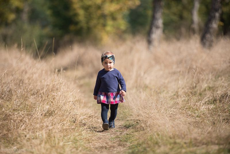 северная осетия, лес, тропинка, девочка, ребёнок,  Анна идёт по саванне photo preview
