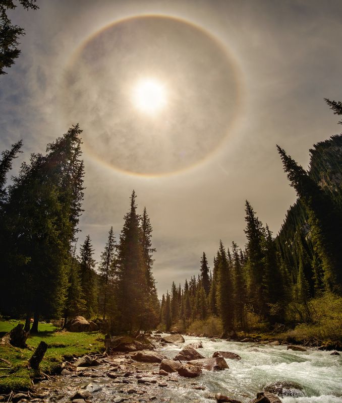 киргизия, азия, пейзаж, природа, весна, горы, ущелье, солнце, гало, путешествие, каньон, скалы, река Галоphoto preview