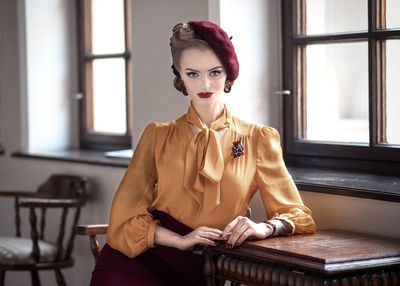 woman portrai Waitingphoto preview