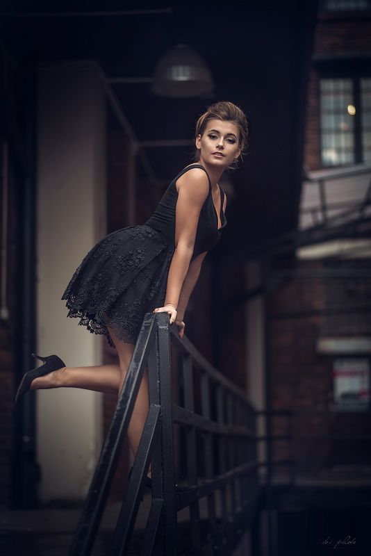 woman portrait Black swanphoto preview