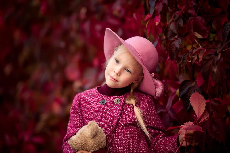 child, children, kids, детский фотограф, фото, фотография, детская фотография,красный цвет, колористика,ребенок, осень, детская и семейная фотография, портрет Осенний портретphoto preview