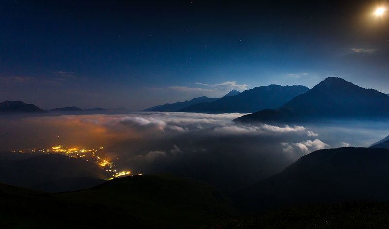 Под облаками и луной...photo preview