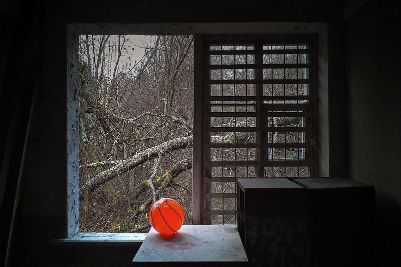#deep.spb, #deepspb, #decay, #abandoned, #abandonedplaces, #abandonedworld, #арт, #art, #light, #shadows, #colors, #парк, #листья, #осень, #walls, #window, #nature, 171129.1photo preview