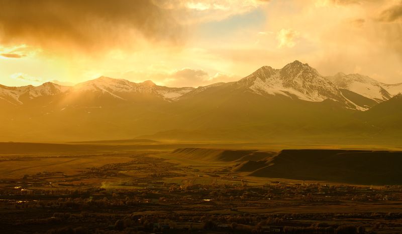 киргизия, азия, пейзаж, природа, весна, горы, ущелье, закат, долина, сырты, путешествие, плато, долина, хребет, снег Сказочная Киргизияphoto preview