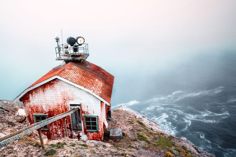 тихий океан, жизнь на краю, дом,маяк, свет, волны, скала,туман, *Livin\' on the edge*photo preview