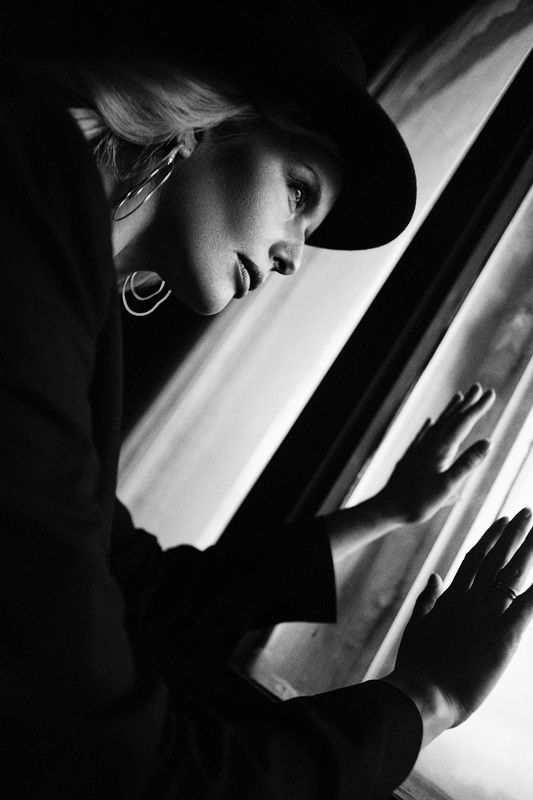 Женщина как символphoto preview