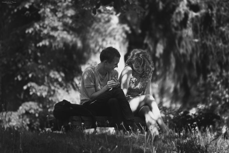 любовь,пара,свидание,парк,люди,чб,портрет,стрит,черно белое первое свиданиеphoto preview